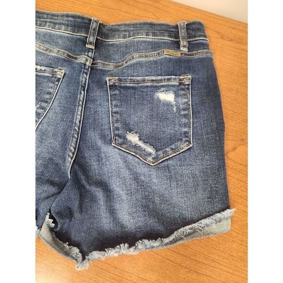 Kancan 29 high rise denim shorts. Measures approx 30 waist, 4 inseam and 11 rise - Picture 7 of 8